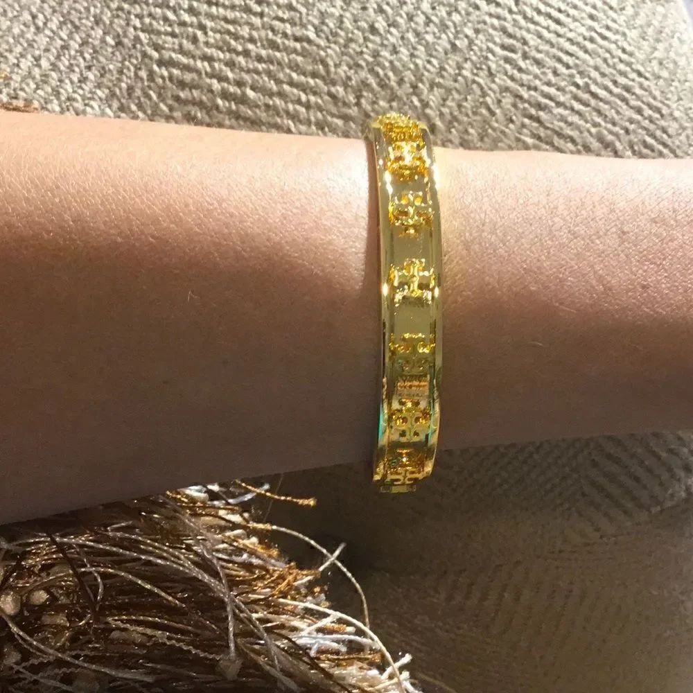 TORY BURCH RAISE LOGO STUDDED 18k GOLD PLATED BRACELET